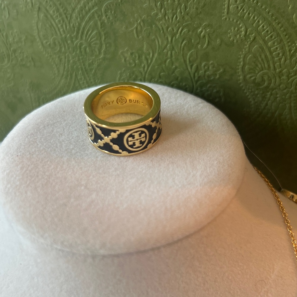 Tory Burch Icon T Monogram ring- black/gold